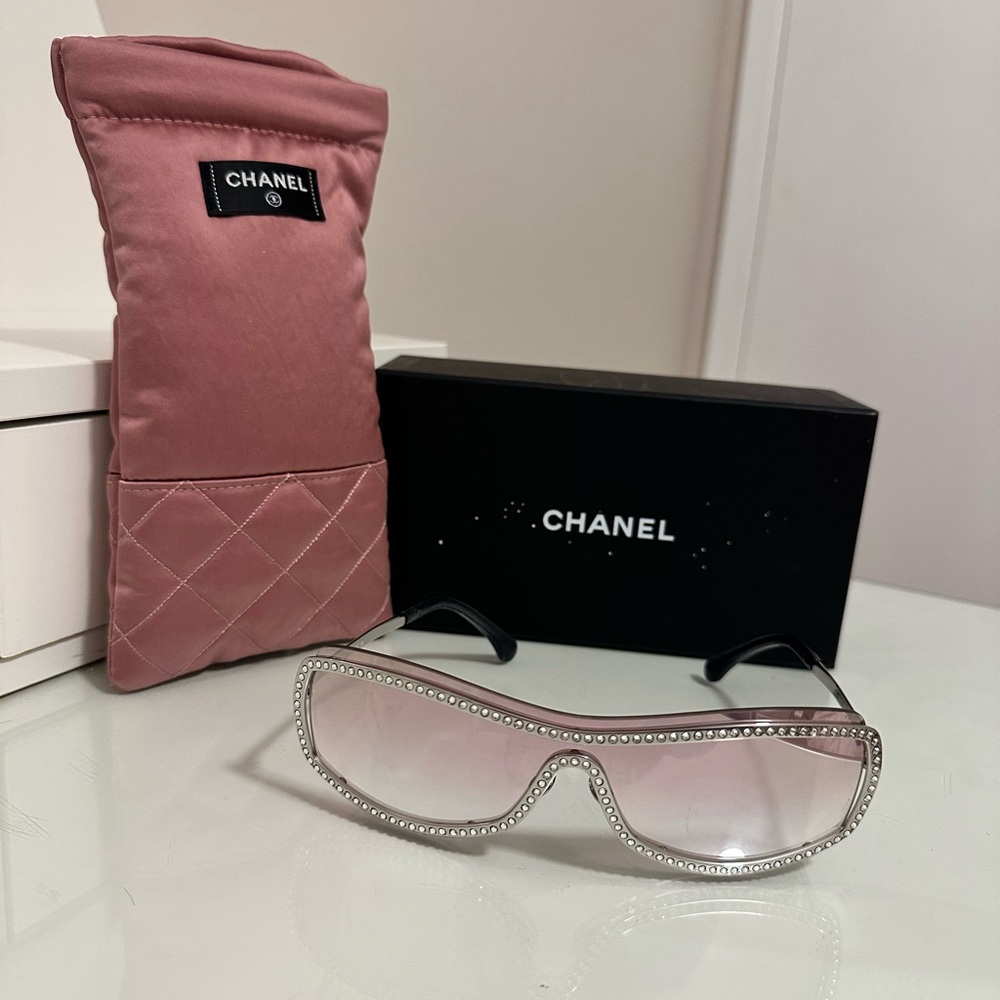 CHANEL NEW Pink mirror shield crystal-embellished sunglasses